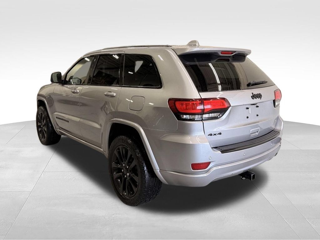 Used 2018 Jeep Grand Cherokee Altitude AWD/4WD image 3
