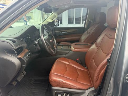 Used 2019 Cadillac Escalade Luxury image 12