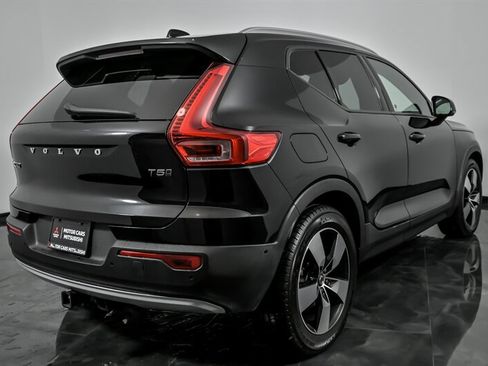 Used 2019 Volvo XC40 T5 Momentum image 11