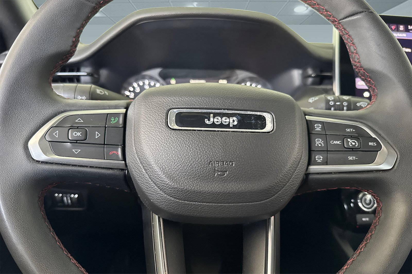 Used 2025 Jeep Compass Trailhawk AWD/4WD image 11
