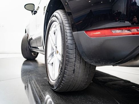 Used 2018 Porsche Macan image 46