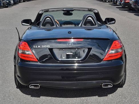 Used 2011 Mercedes-Benz SLK 300 image 21