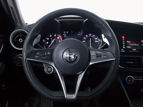 Used 2017 Alfa Romeo Giulia Ti w/ TI 19" Sport Package RWD image 28