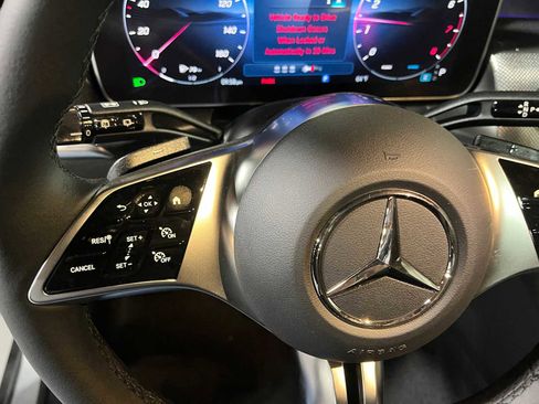 Used 2025 Mercedes-Benz GLC 300 4MATIC image 21