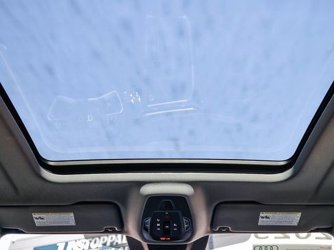 Used 2025 Audi Q5 Premium w/ Convenience Package image 17