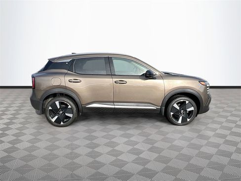 New 2026 Nissan Kicks SR image 8