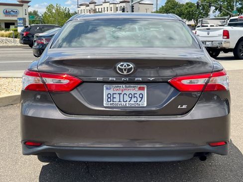 Used 2018 Toyota Camry LE FWD image 5