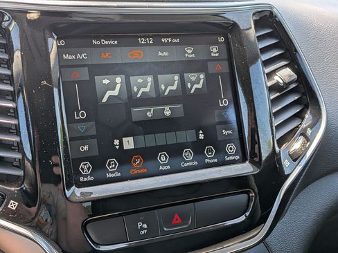 Used 2019 Jeep Cherokee Limited AWD/4WD image 21