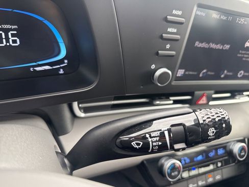 Used 2025 Hyundai Elantra Sport image 28