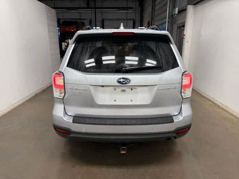 Used 2018 Subaru Forester 2.5i Premium w/ All-Weather Package AWD/4WD image 10
