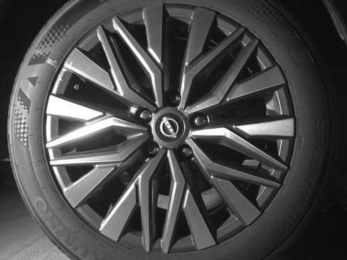 Used 2025 Nissan Altima 2.5 SV FWD image 15