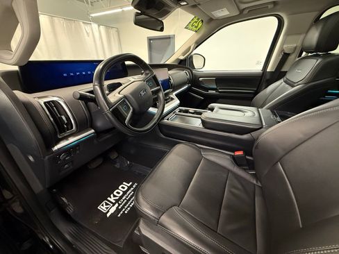 Used 2025 Ford Expedition Max Platinum AWD/4WD image 11