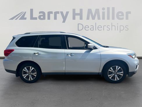 Used 2017 Nissan Pathfinder S FWD image 6