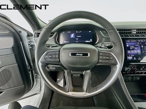 Used 2024 Jeep Grand Cherokee L Laredo image 13