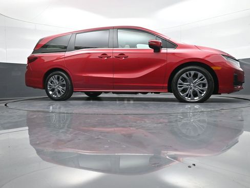 Certified 2025 Honda Odyssey Touring image 32