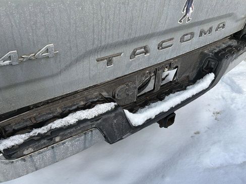 Used 2021 Toyota Tacoma SR5 image 9