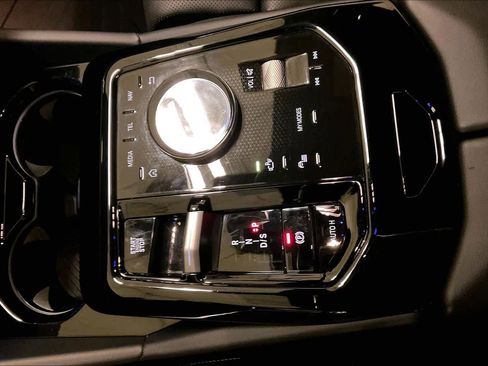 Certified 2025 BMW 530i image 16