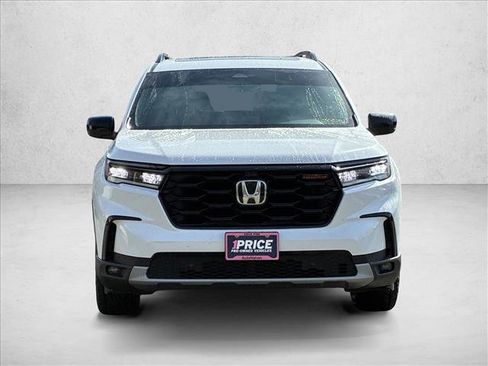 Used 2024 Honda Pilot TrailSport image 2