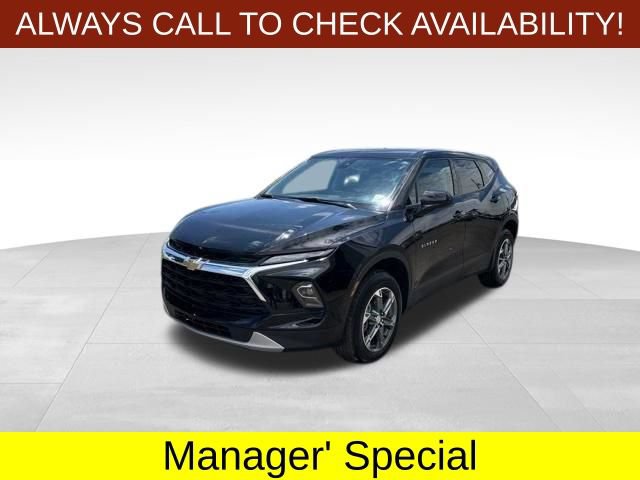 Used 2025 Chevrolet Blazer LT FWD image 3