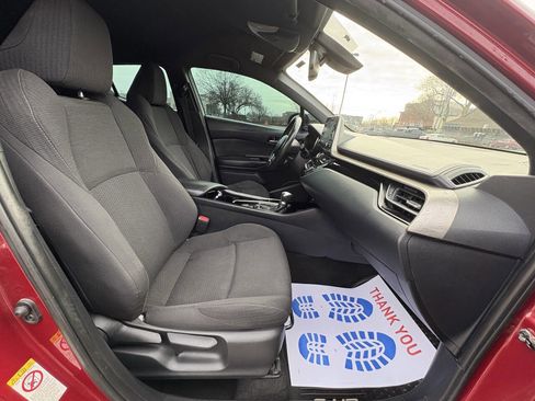 Used 2019 Toyota C-HR XLE image 30