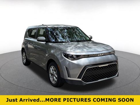 Used 2025 Kia Soul LX w/ LX Technology Package FWD image 1