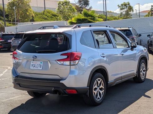 Used 2023 Subaru Forester Premium image 5