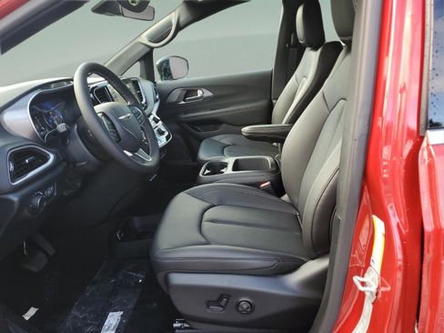 New 2026 Chrysler Voyager LX image 18