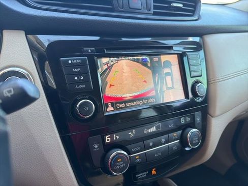 Used 2018 Nissan Rogue SL w/ Premium Package image 14