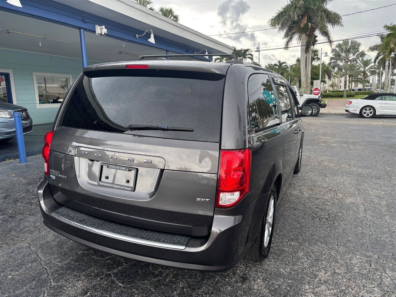 Used 2020 Dodge Grand Caravan SXT FWD image 5