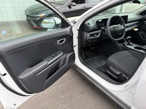 New 2026 Kia K4 FWD image 10