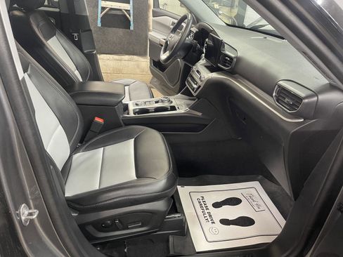 Used 2023 Ford Explorer XLT w/ Equipment Group 202A image 11
