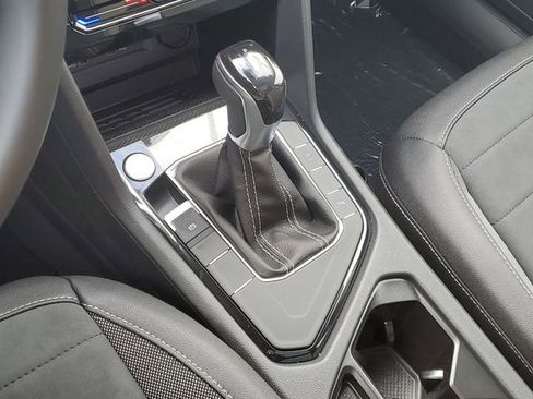 New 2026 Volkswagen Taos SE FWD image 23