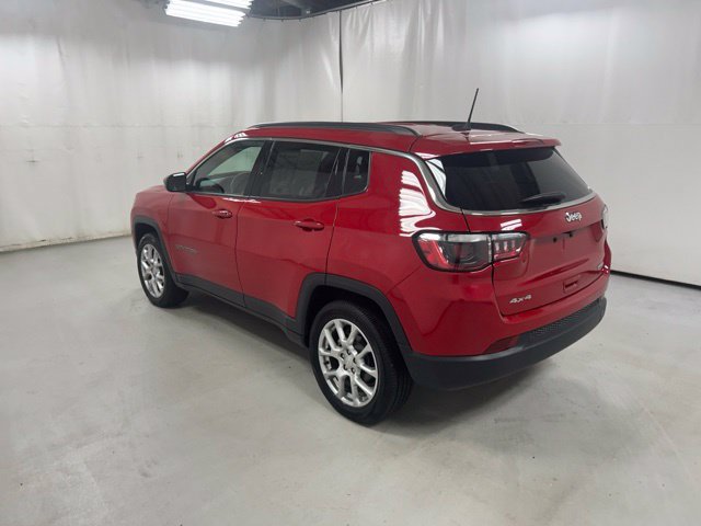 Used 2024 Jeep Compass Latitude AWD/4WD image 7