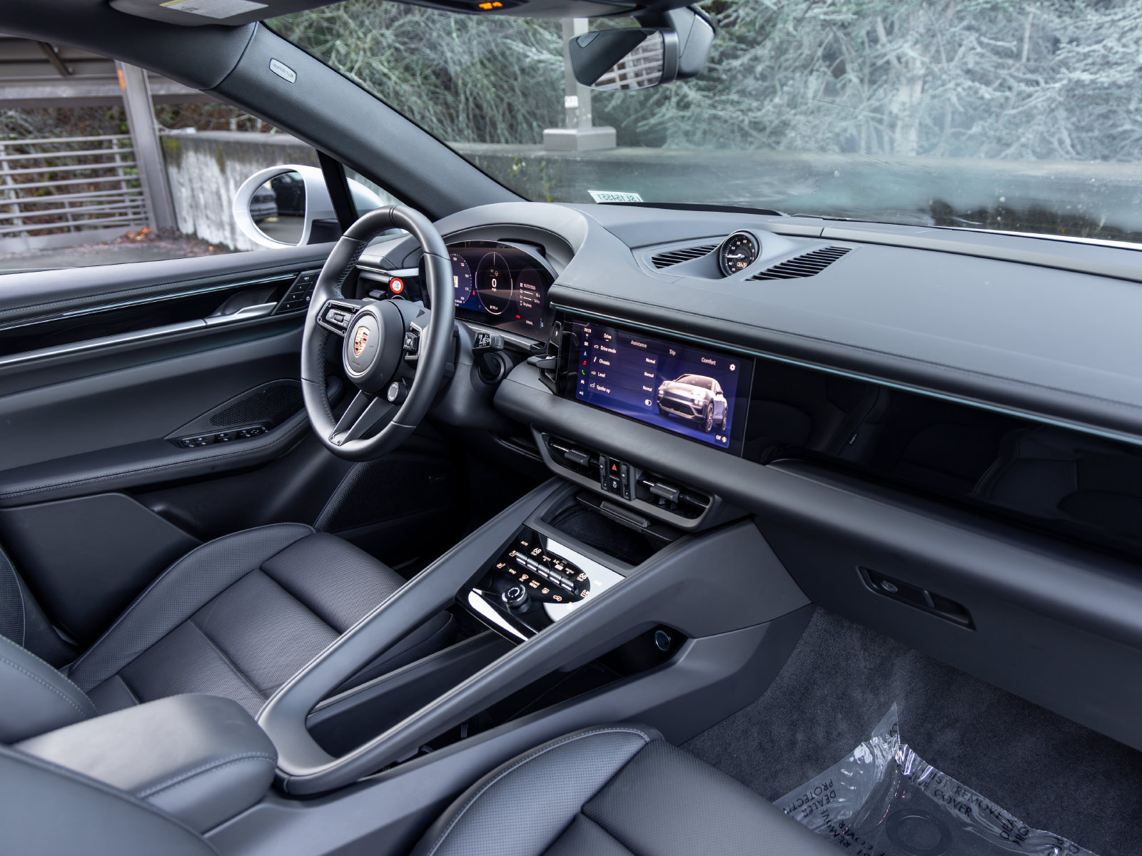 Certified 2025 Porsche Macan 4S Electric AWD/4WD image 58