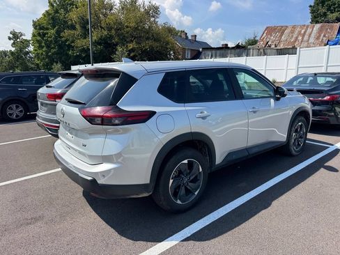 Used 2024 Nissan Rogue SV FWD image 14
