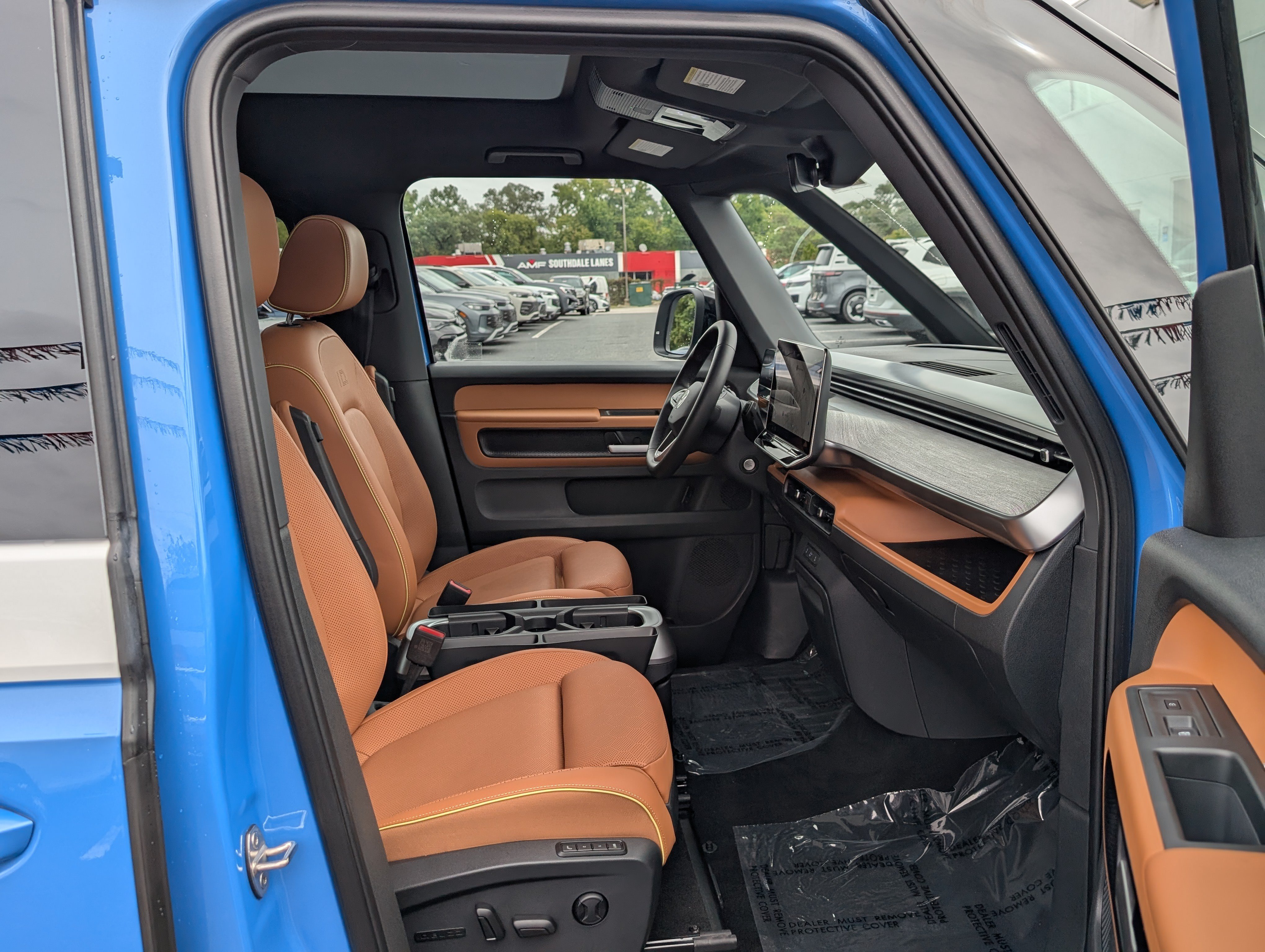 Used 2025 Volkswagen ID. Buzz Pro S Plus w/ Cupholders Package AWD/4WD image 10