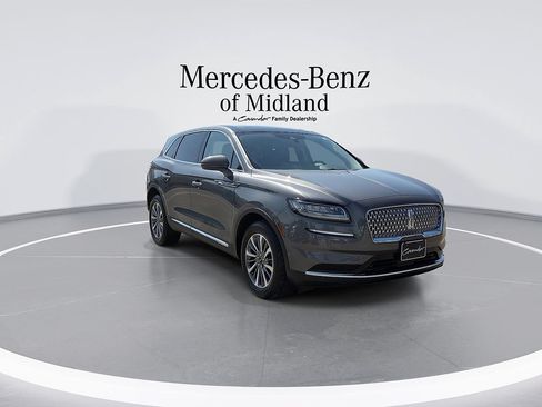 Used 2022 Lincoln Nautilus Reserve FWD image 2