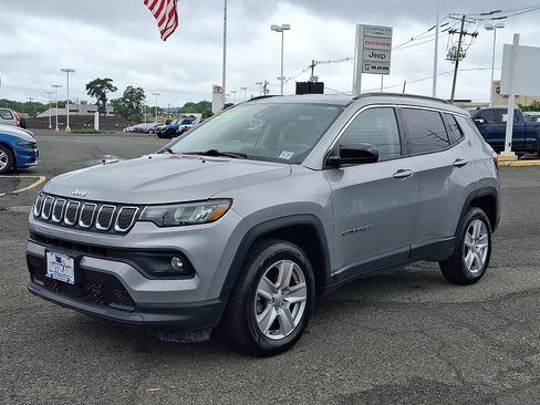 Used 2022 Jeep Compass Latitude AWD/4WD image 3
