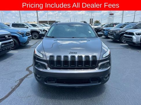 Used 2018 Jeep Cherokee Latitude w/ Altitude Package FWD image 20