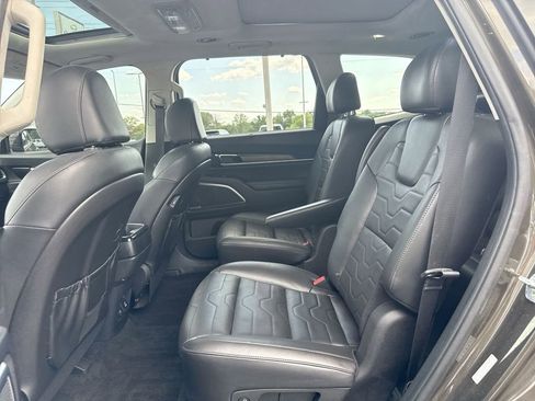 Used 2022 Kia Telluride SX w/ SX Prestige Package image 22