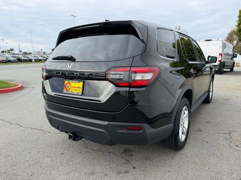 Used 2023 Honda Pilot LX image 5
