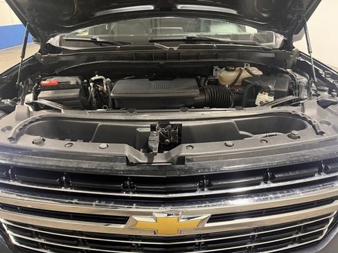 Used 2023 Chevrolet Suburban LT image 9