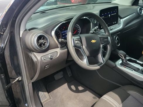 Used 2025 Chevrolet Blazer LT FWD image 3