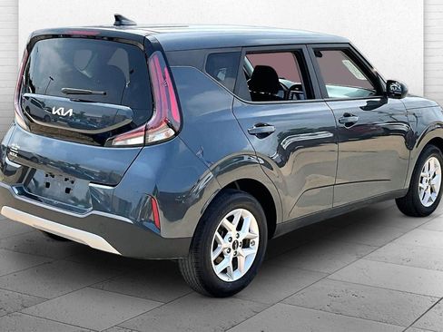 Used 2025 Kia Soul LX w/ LX Technology Package FWD image 5