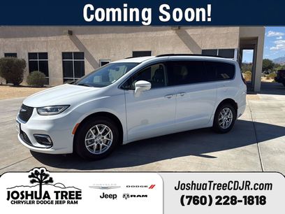 Used 2022 Chrysler Pacifica Touring-L w/ Uconnect Theater Family Group