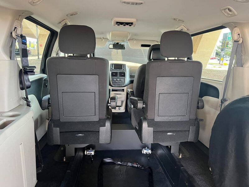 Used 2018 Dodge Grand Caravan SE w/ UConnect Hands-Free Group FWD image 34