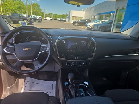 Used 2021 Chevrolet Traverse LT AWD/4WD image 3