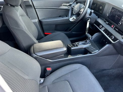 Used 2023 Kia Sportage LX image 18