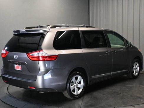 Used 2017 Toyota Sienna LE FWD image 5