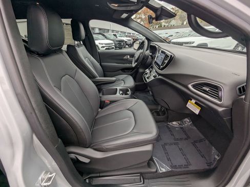 New 2026 Chrysler Voyager LX image 21